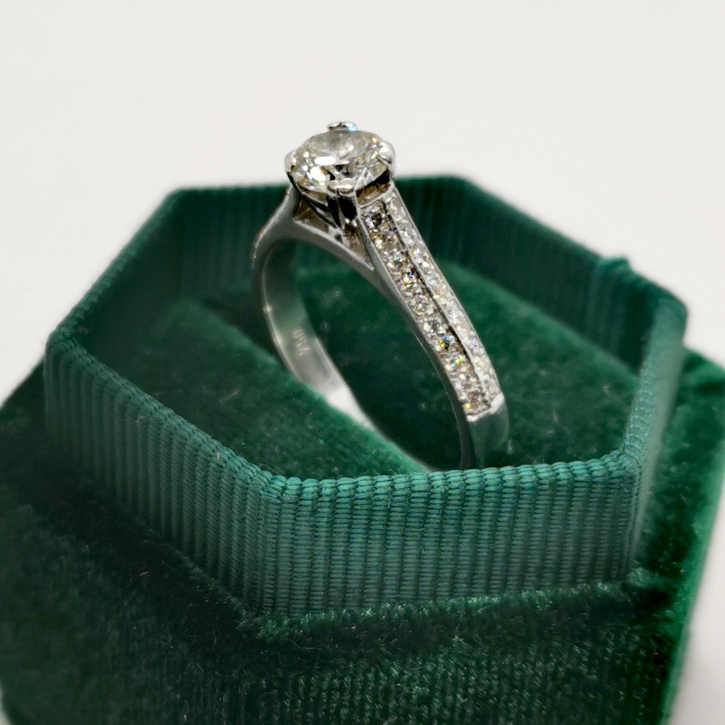 Exquisite 18ct White Gold Diamond Engagement Ring – Size O½, 5.00g