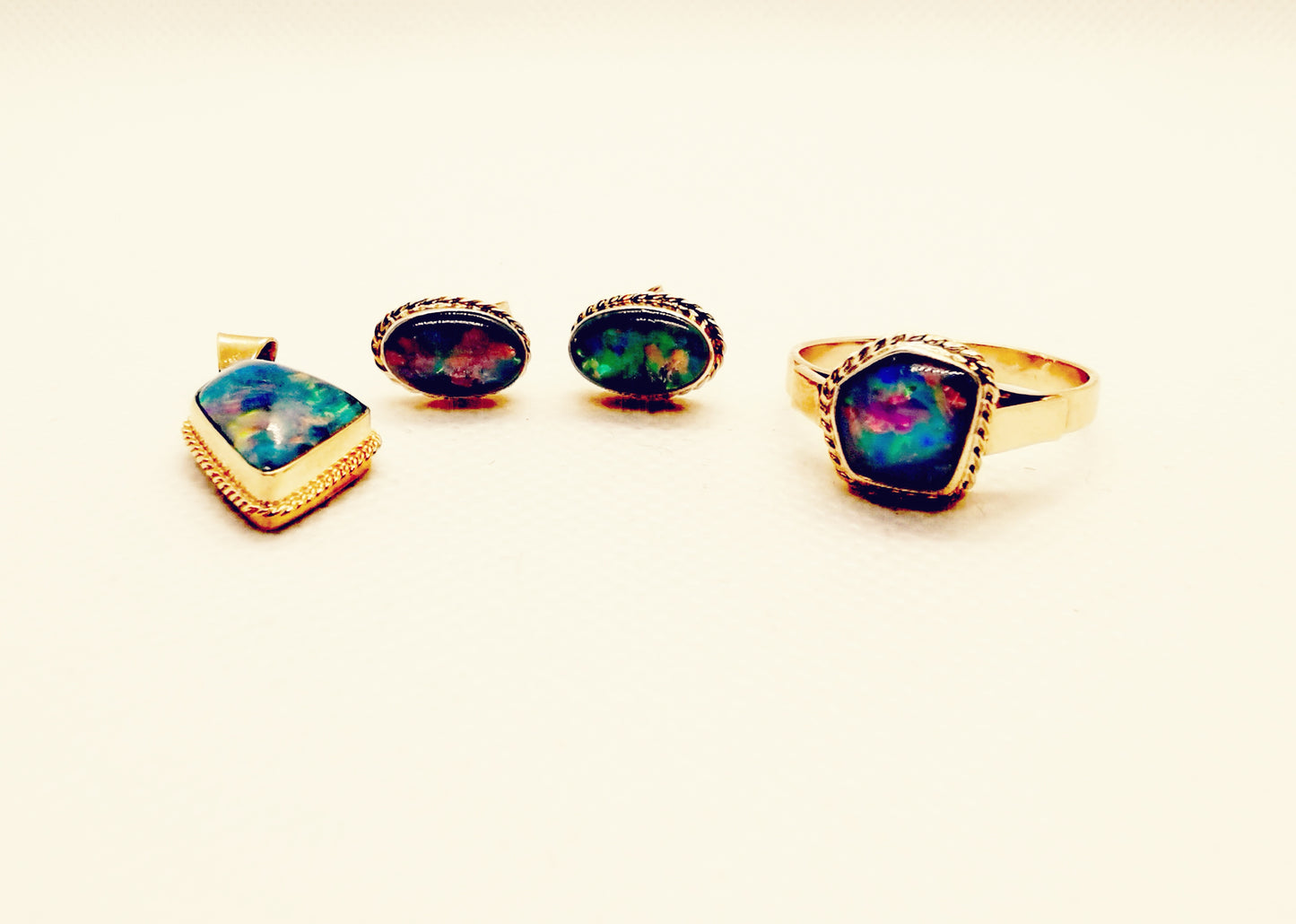 Stunning 9ct Solid Gold Australian Opal Jewellery Set – Ring, Pendant &amp; Stud Earrings (7.06g, Ring Size R½)