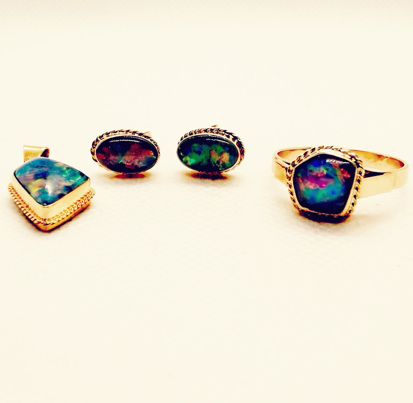 Stunning 9ct Solid Gold Australian Opal Jewellery Set – Ring, Pendant &amp; Stud Earrings (7.06g, Ring Size R½)