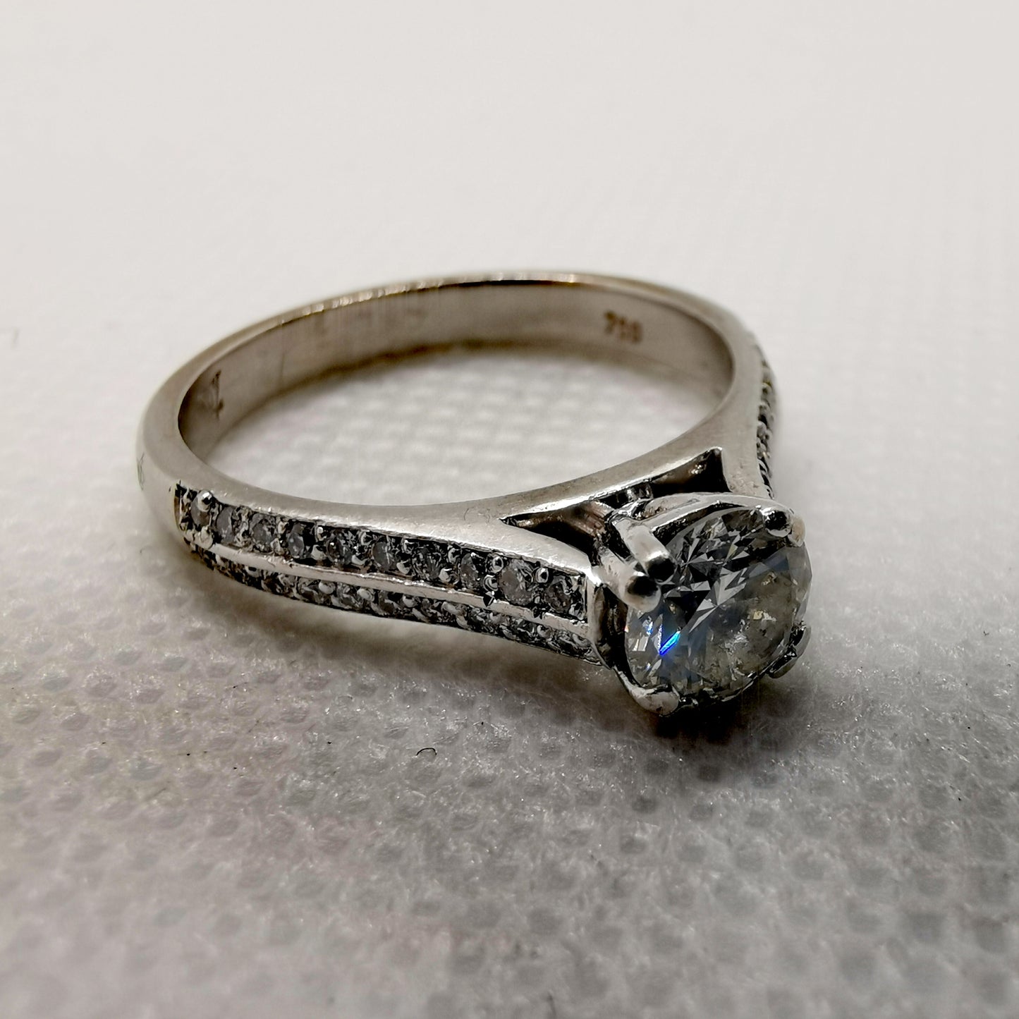 Exquisite 18ct White Gold Diamond Engagement Ring – Size O½, 5.00g