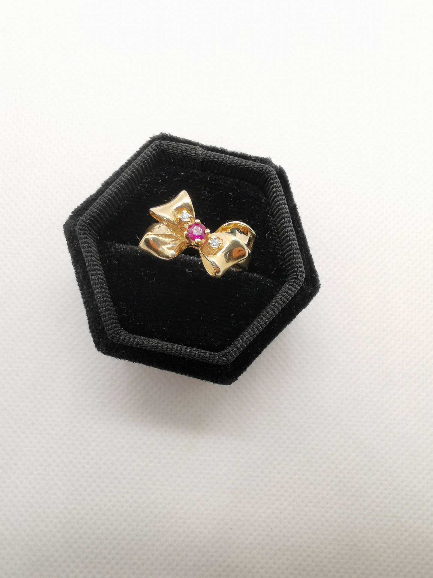 Charming 9k Yellow Gold Ruby & Diamond Ribbon Bow Ring – Size M½, 4.35g
