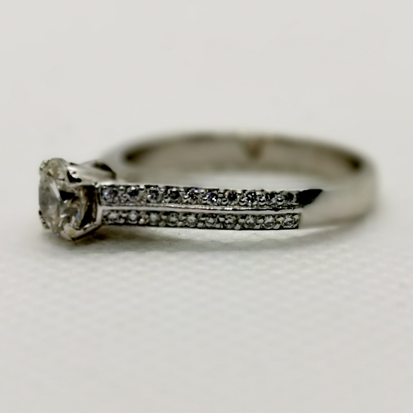 Exquisite 18ct White Gold Diamond Engagement Ring – Size O½, 5.00g