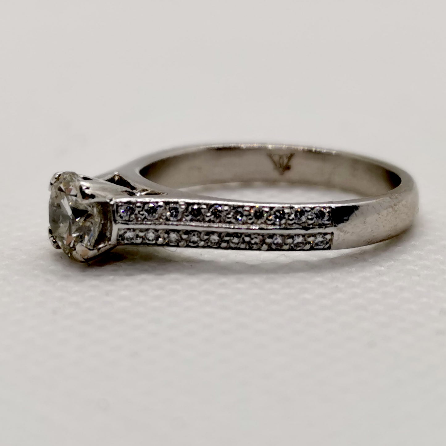 Exquisite 18ct White Gold Diamond Engagement Ring – Size O½, 5.00g