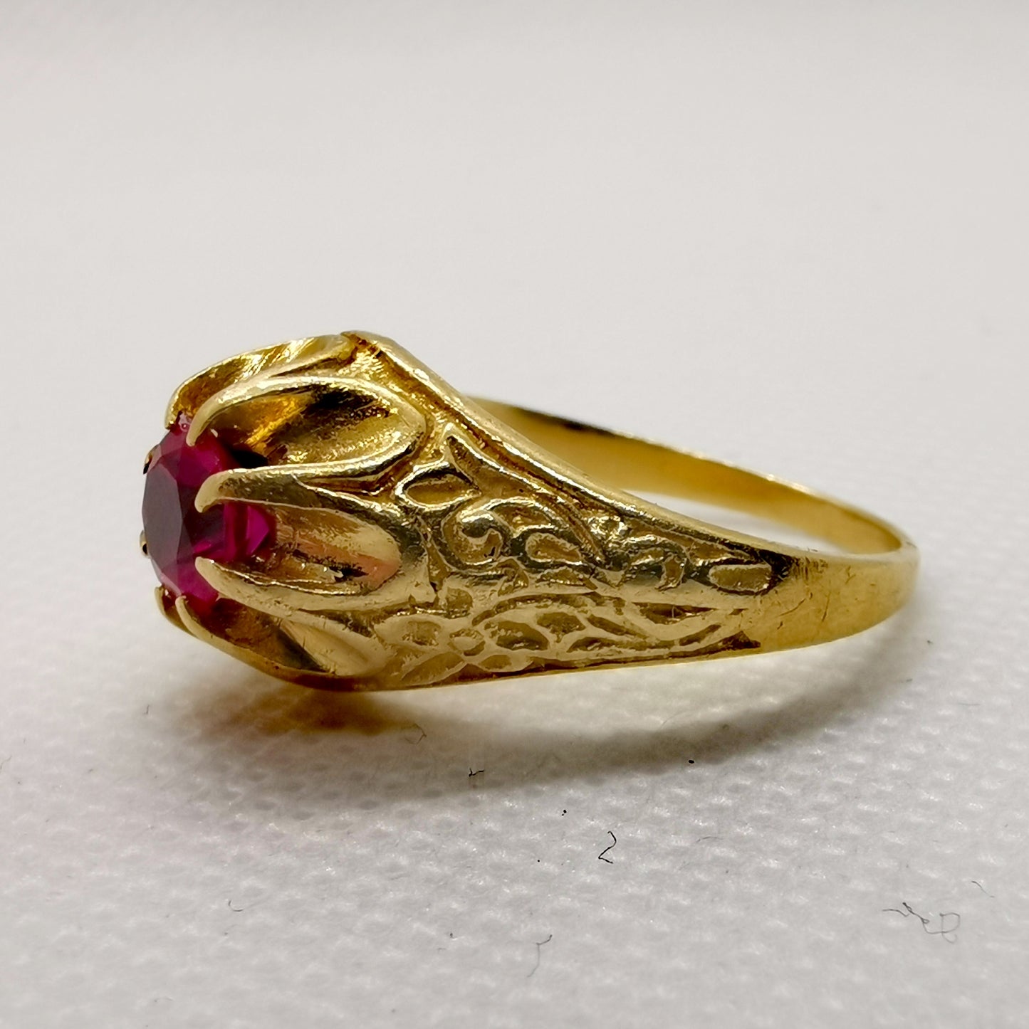 Stunning & Unique 18k Yellow Gold Ruby Ring – Size S, 8.26g