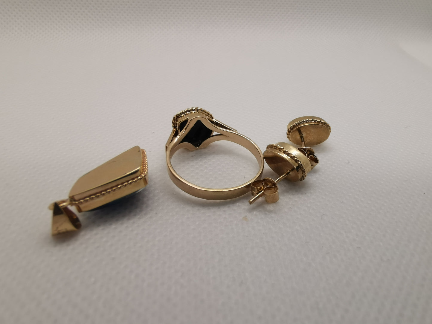 Stunning 9ct Solid Gold Australian Opal Jewellery Set – Ring, Pendant &amp; Stud Earrings (7.06g, Ring Size R½)