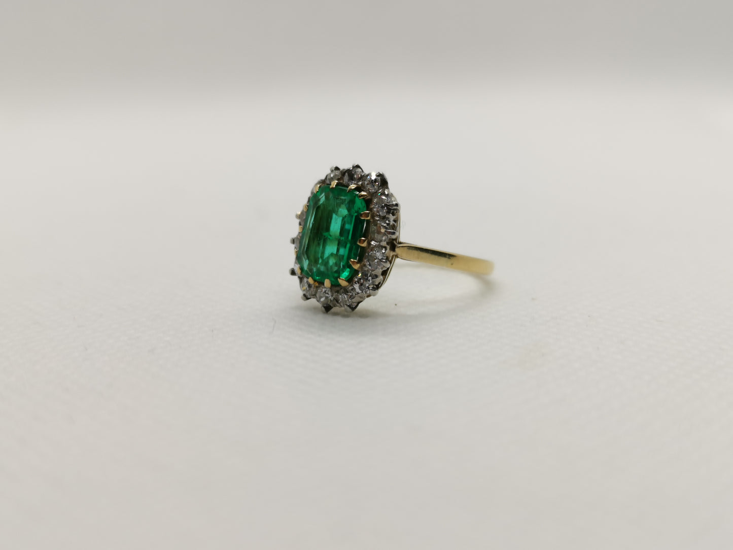 Elegant 18ct Yellow Gold Emerald Diamond Ring – Size N½, 4.88g
