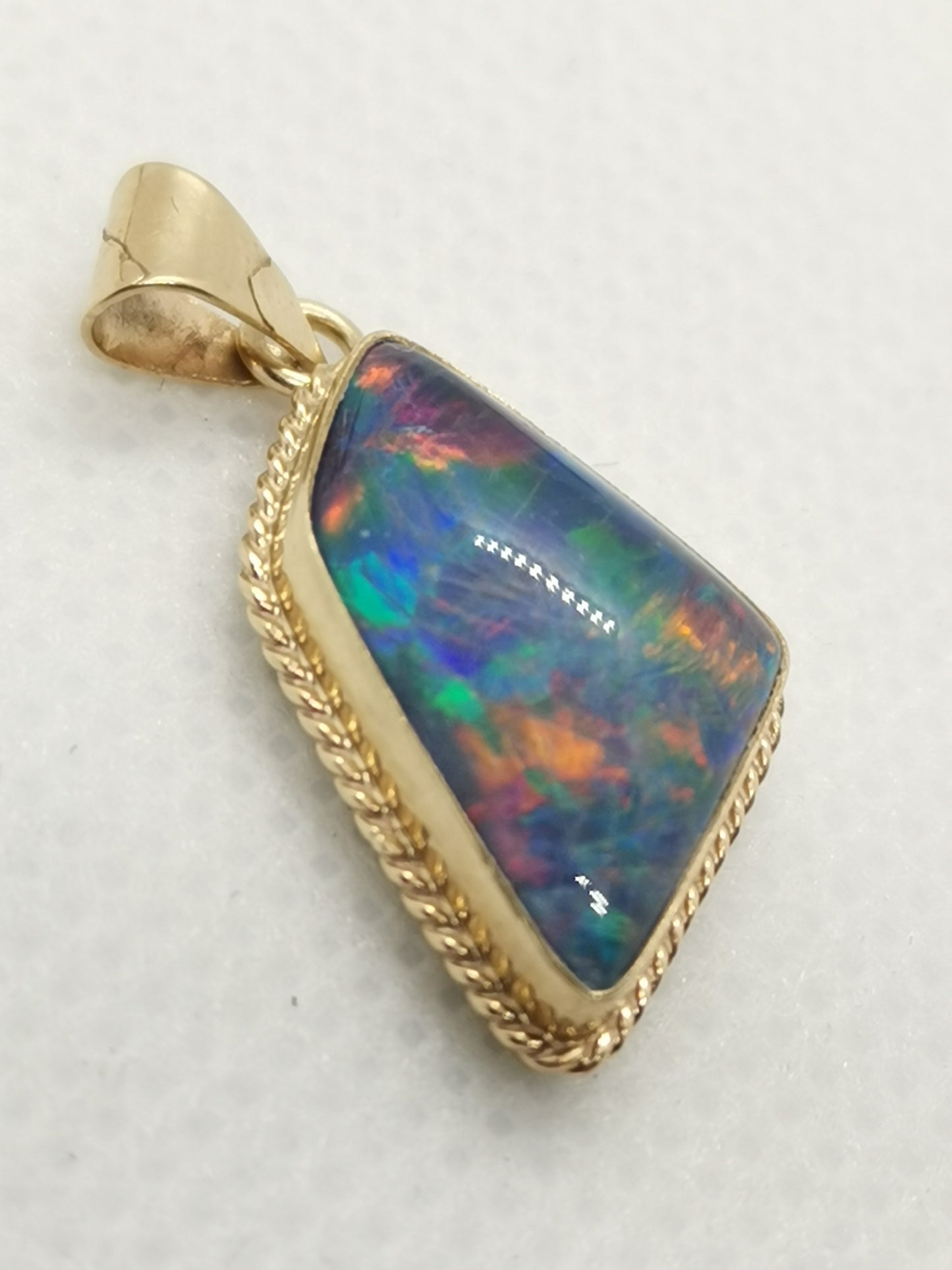 Stunning 9ct Solid Gold Australian Opal Jewellery Set – Ring, Pendant &amp; Stud Earrings (7.06g, Ring Size R½)