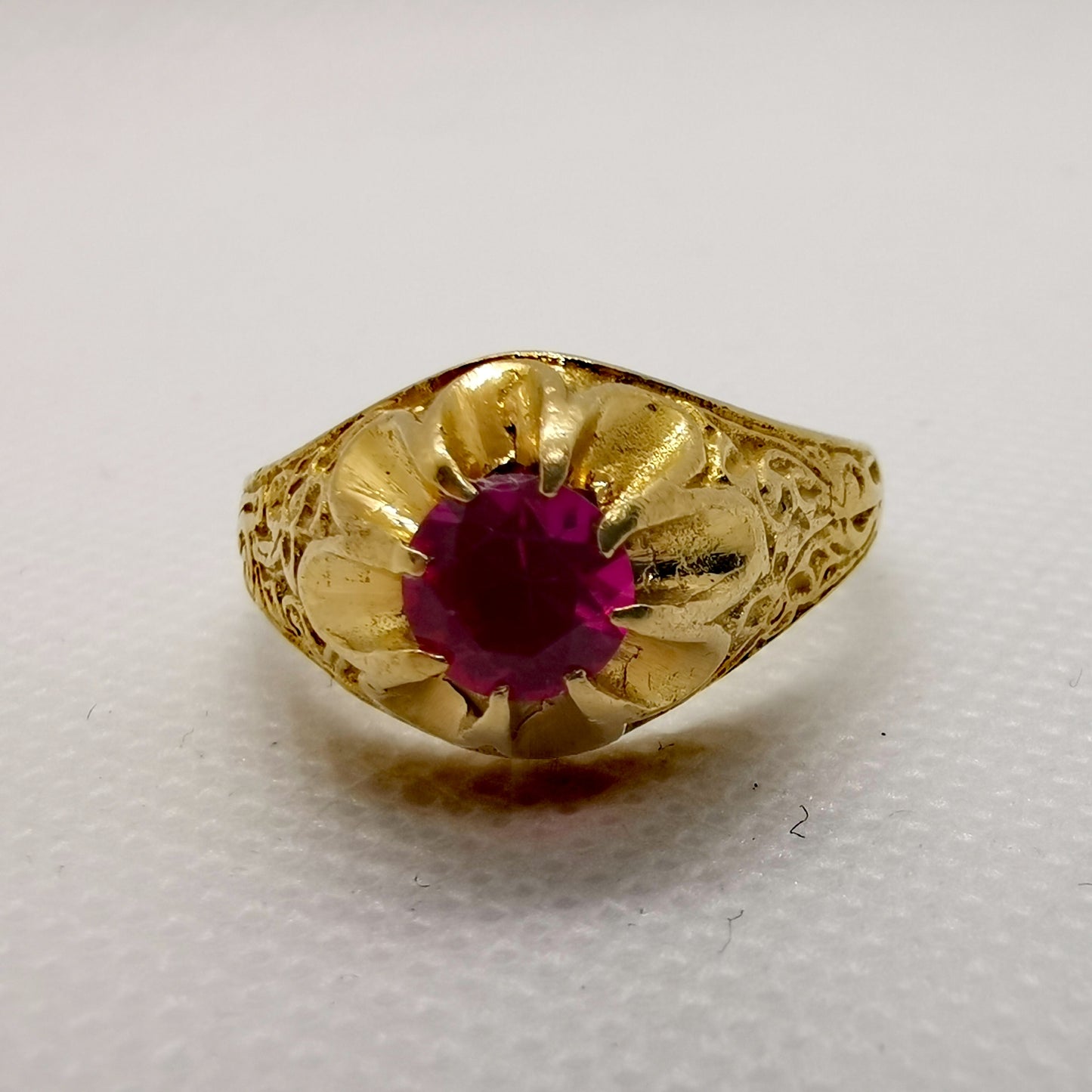 Stunning & Unique 18k Yellow Gold Ruby Ring – Size S, 8.26g