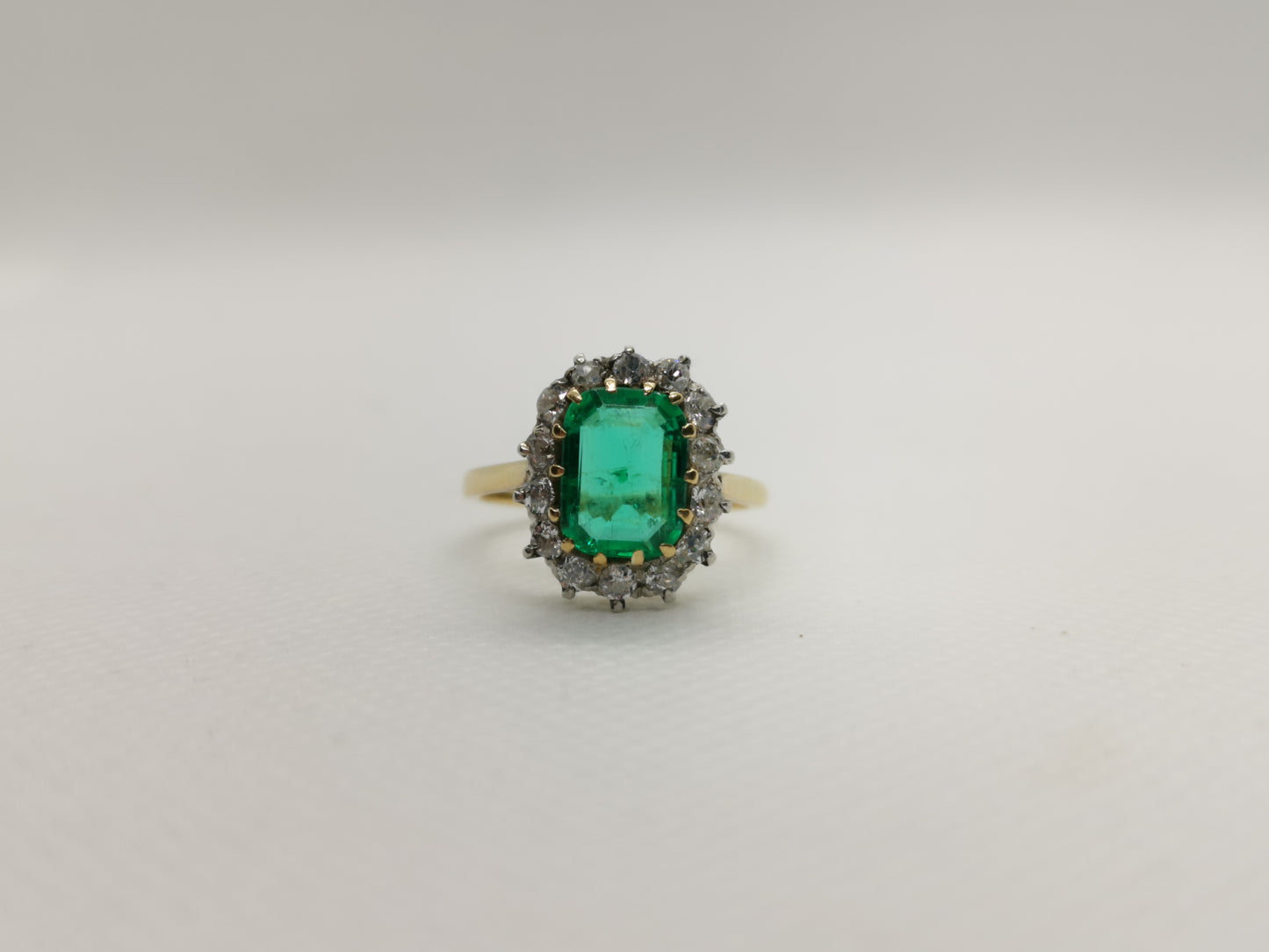 Elegant 18ct Yellow Gold Emerald Diamond Ring – Size N½, 4.88g