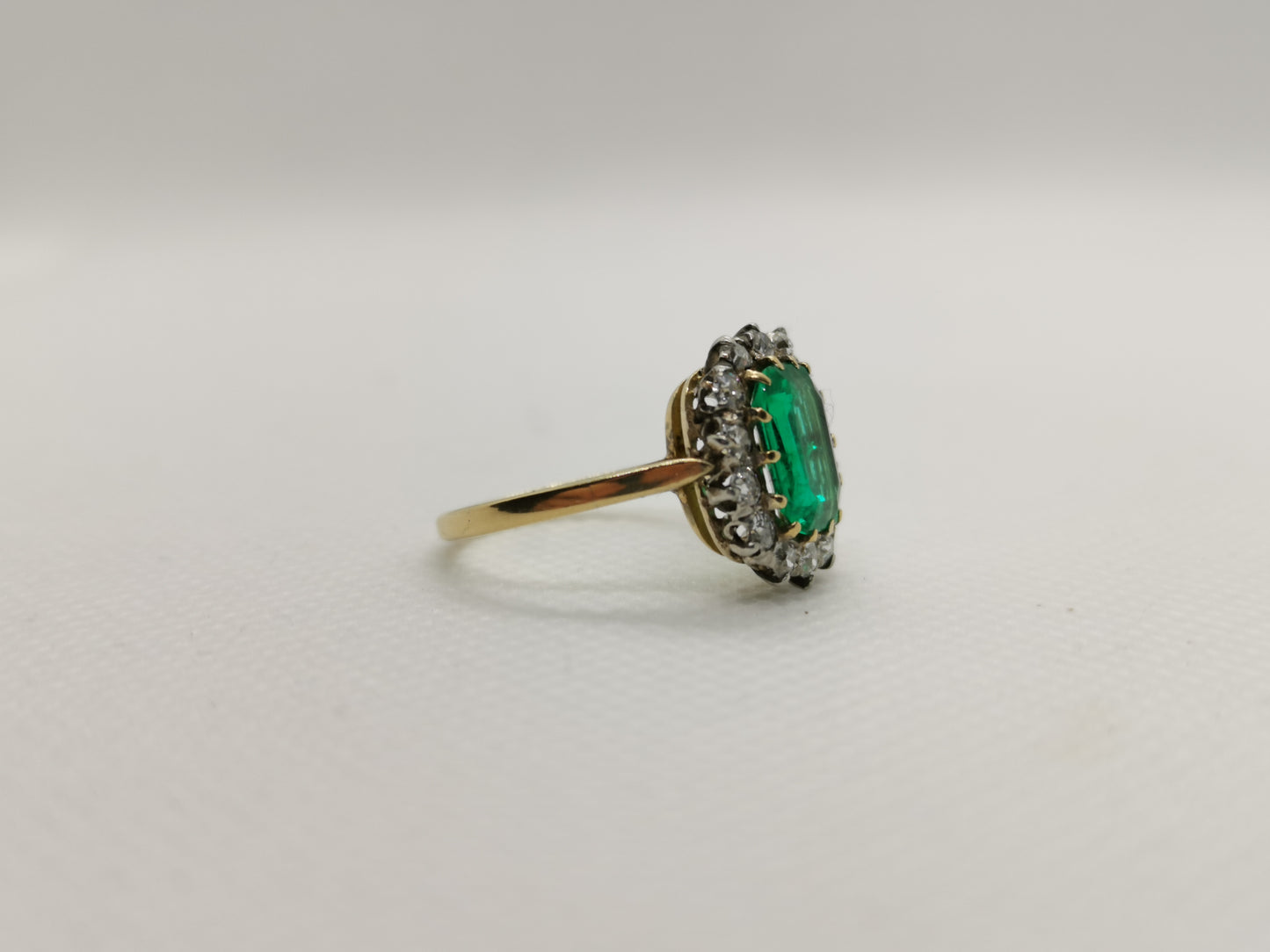 Elegant 18ct Yellow Gold Emerald Diamond Ring – Size N½, 4.88g