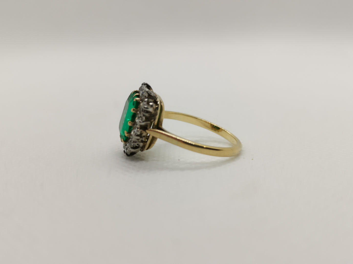 Elegant 18ct Yellow Gold Emerald Diamond Ring – Size N½, 4.88g
