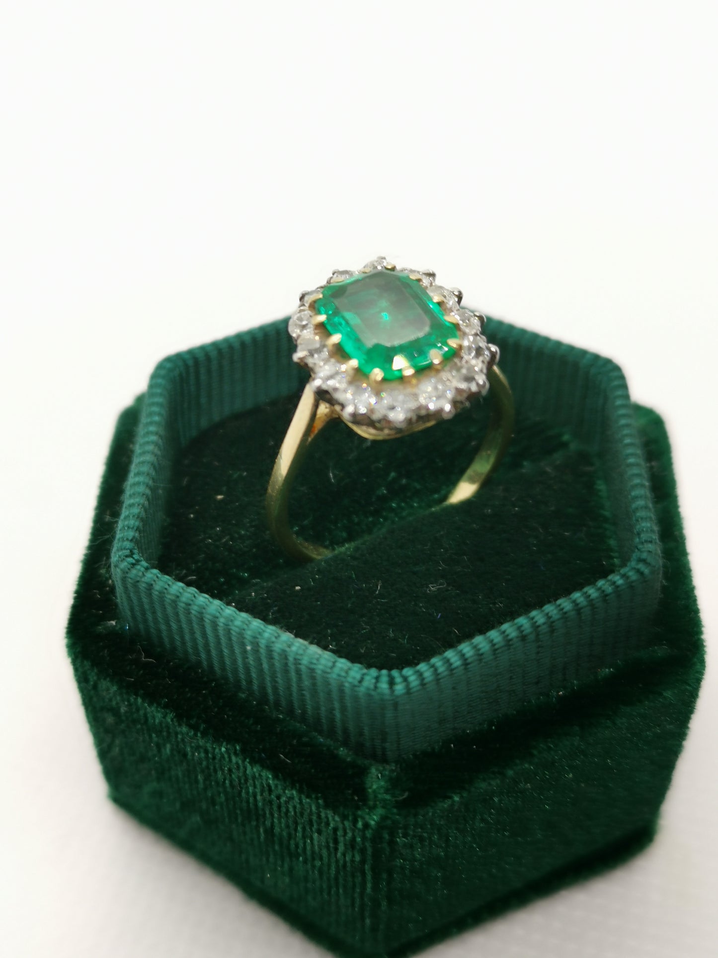 Elegant 18ct Yellow Gold Emerald Diamond Ring – Size N½, 4.88g