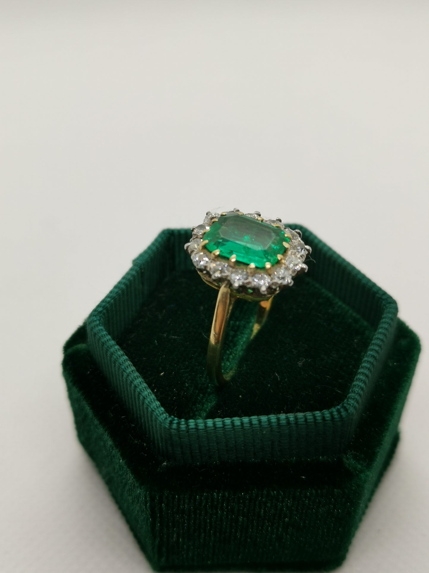 Elegant 18ct Yellow Gold Emerald Diamond Ring – Size N½, 4.88g