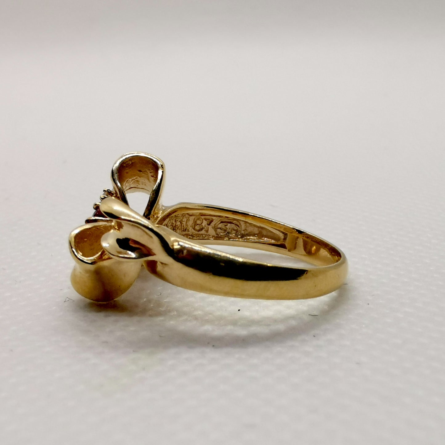 Charming 9k Yellow Gold Ruby & Diamond Ribbon Bow Ring – Size M½, 4.35g