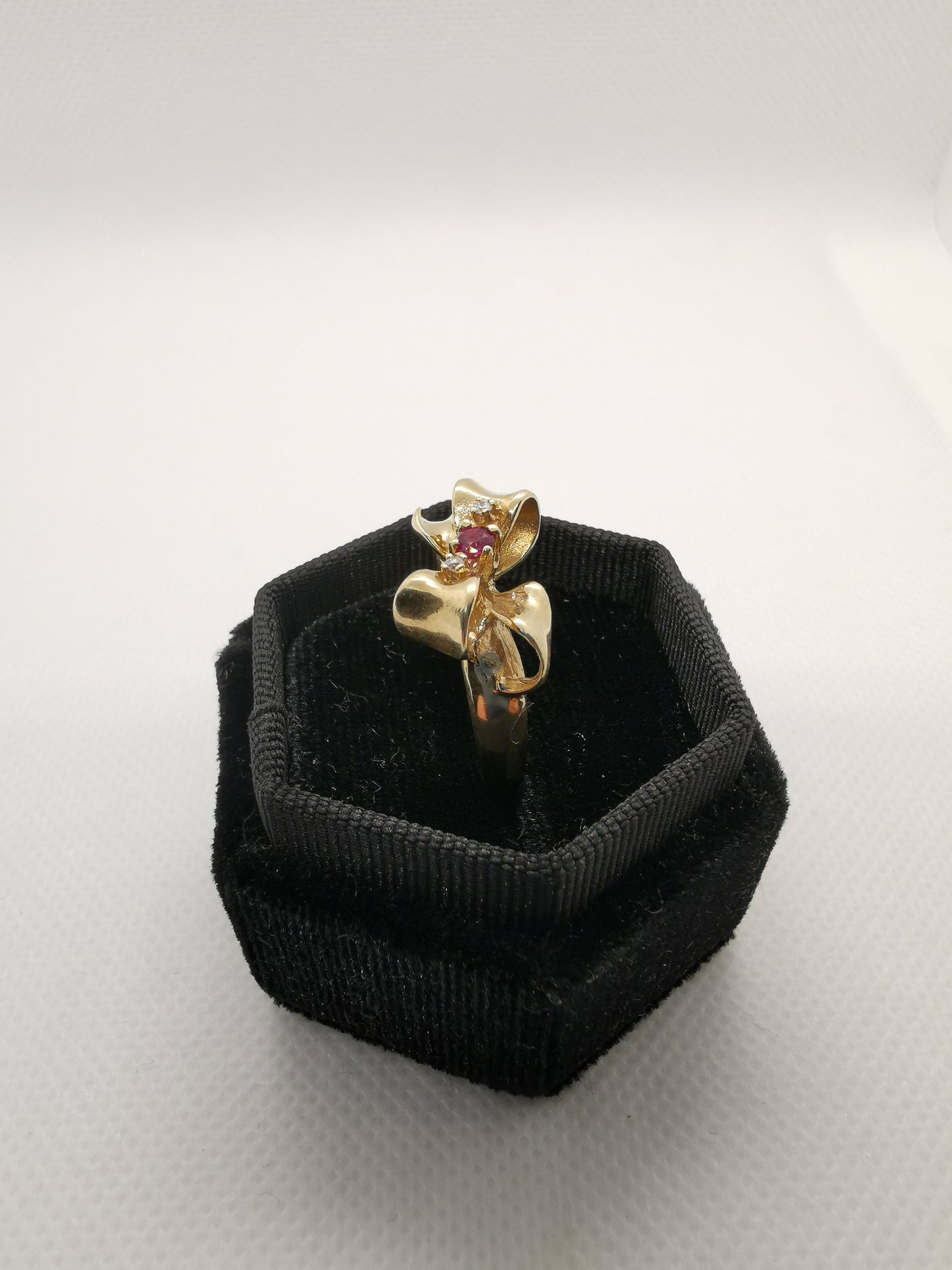 Charming 9k Yellow Gold Ruby & Diamond Ribbon Bow Ring – Size M½, 4.35g