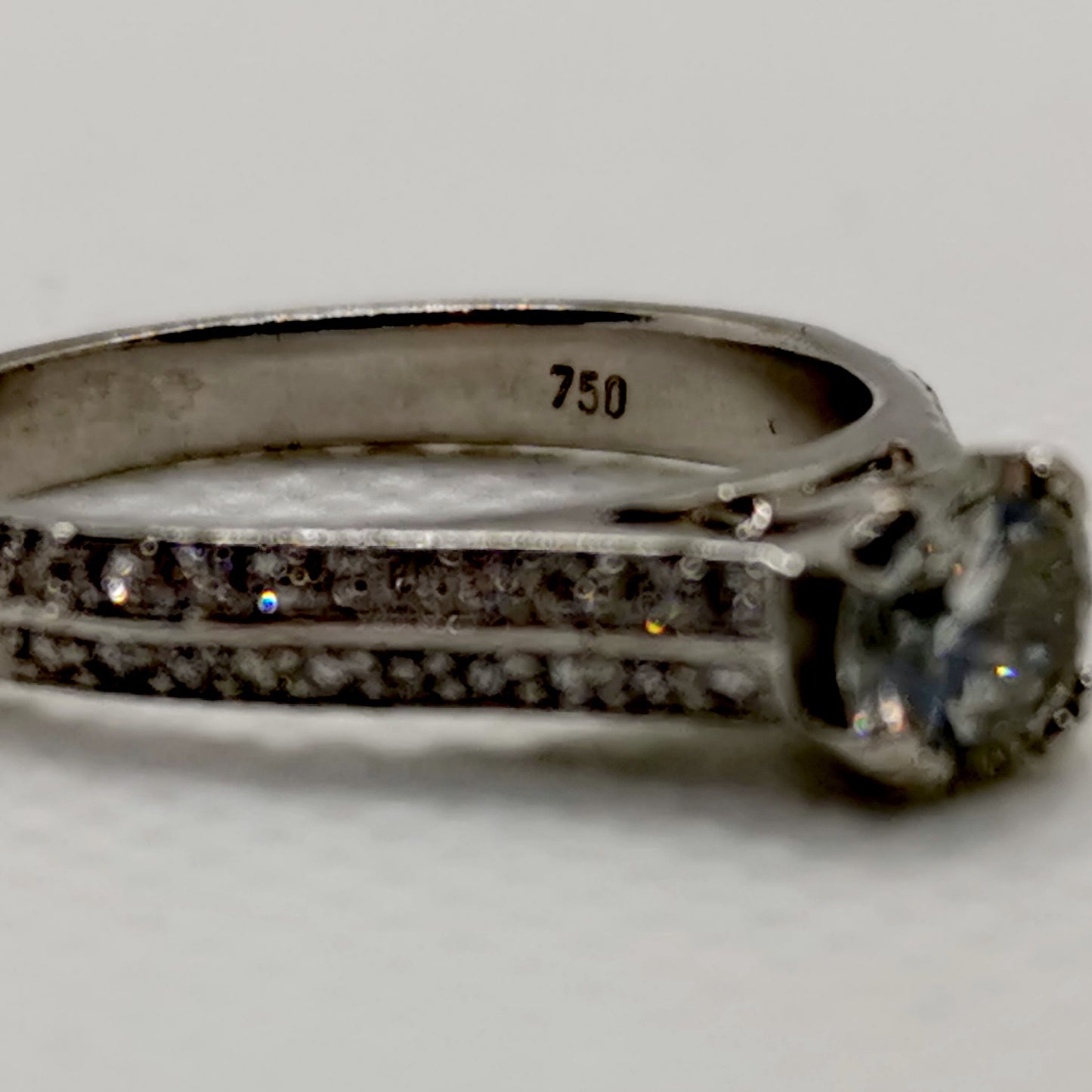 Exquisite 18ct White Gold Diamond Engagement Ring – Size O½, 5.00g