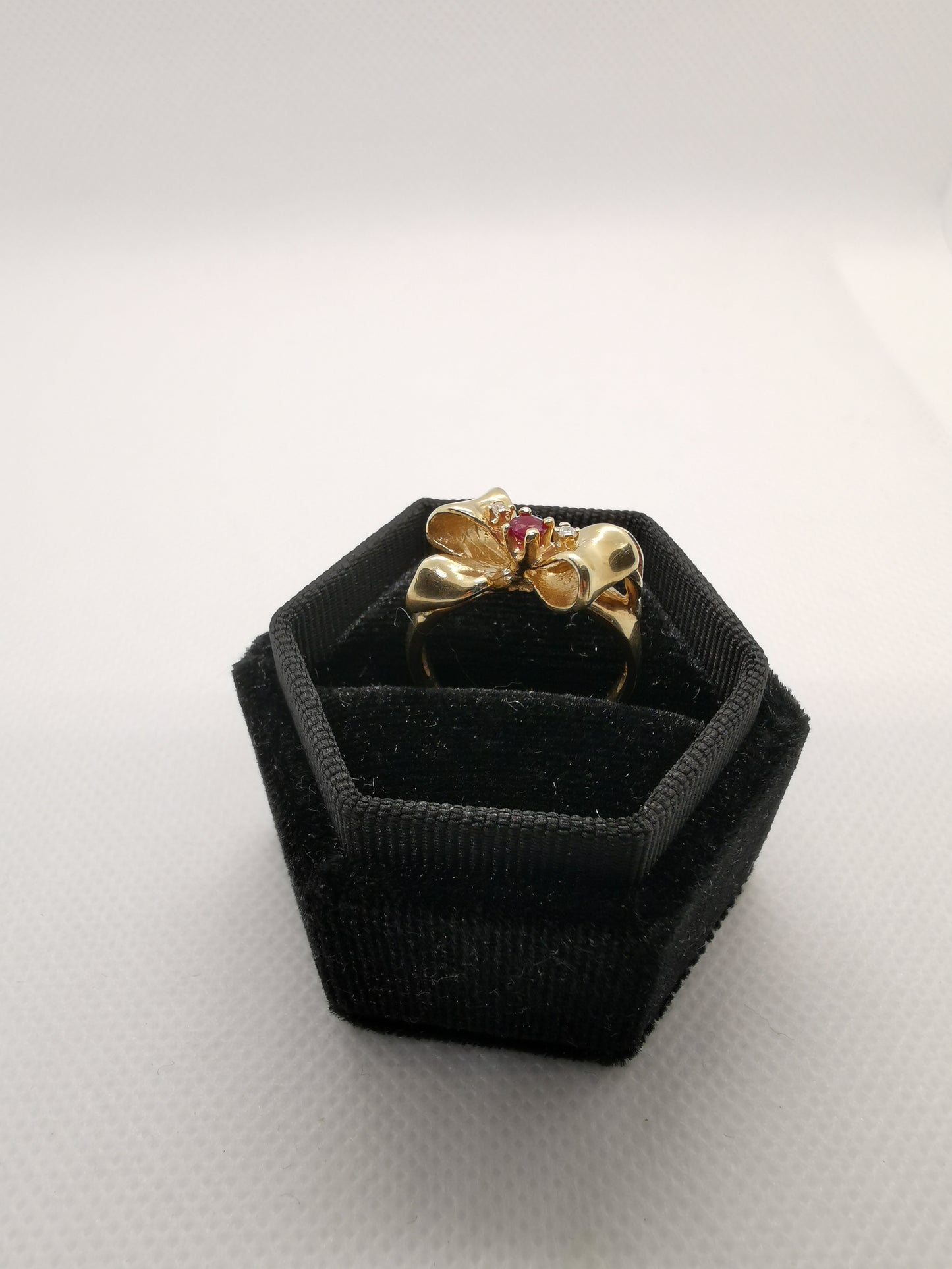 Charming 9k Yellow Gold Ruby & Diamond Ribbon Bow Ring – Size M½, 4.35g