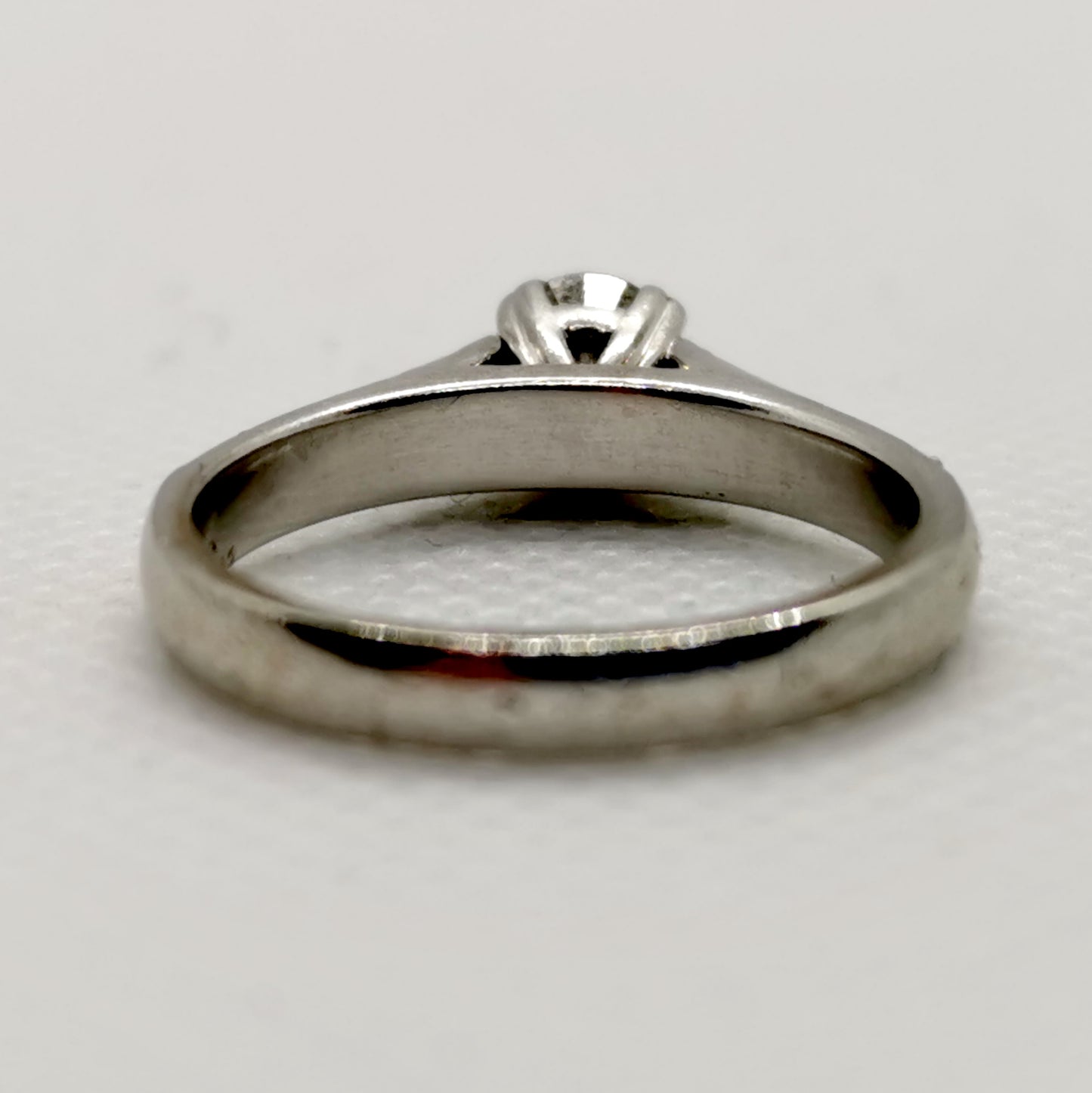 Exquisite 18ct White Gold Diamond Engagement Ring – Size O½, 5.00g