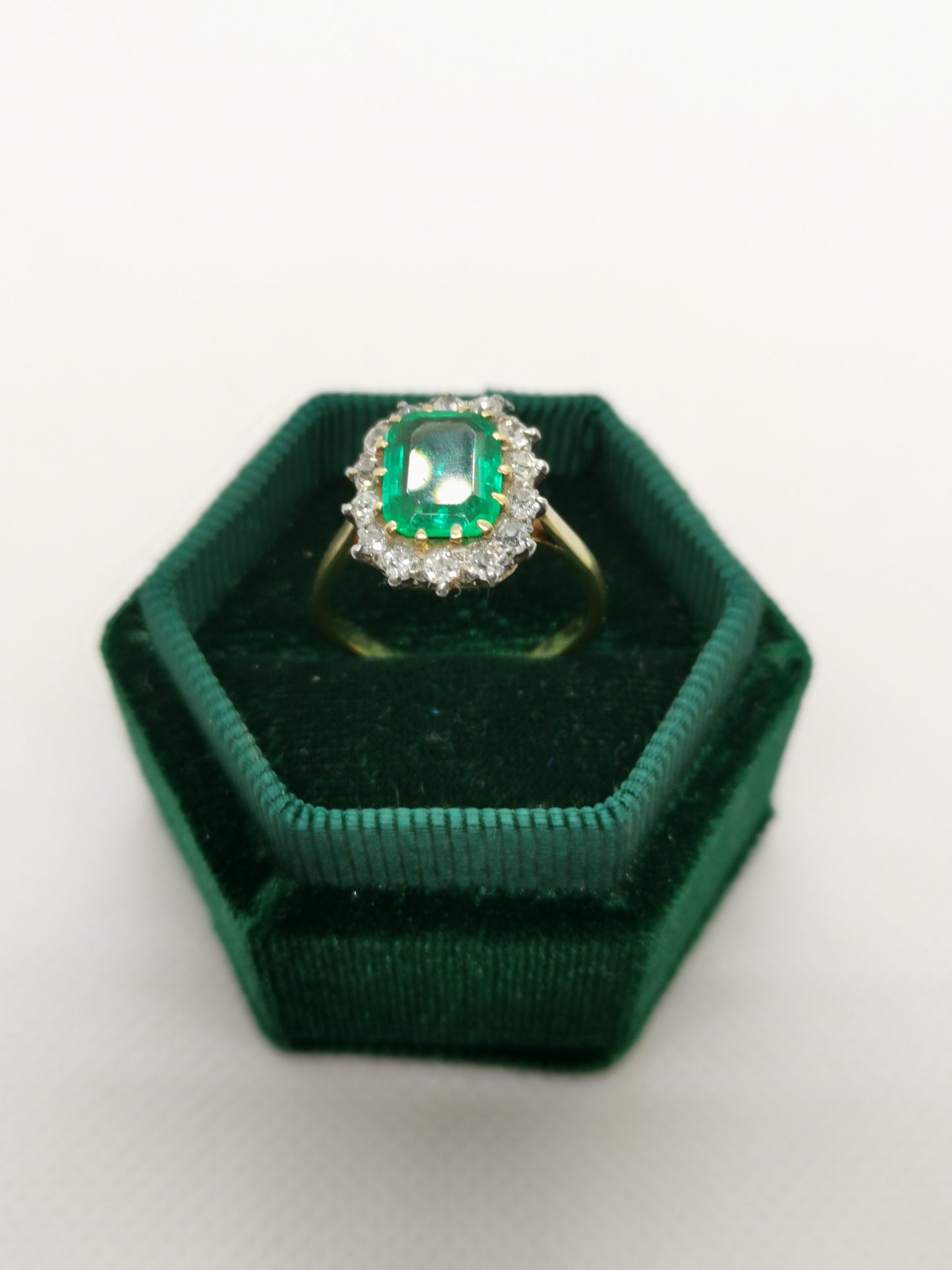 Elegant 18ct Yellow Gold Emerald Diamond Ring – Size N½, 4.88g