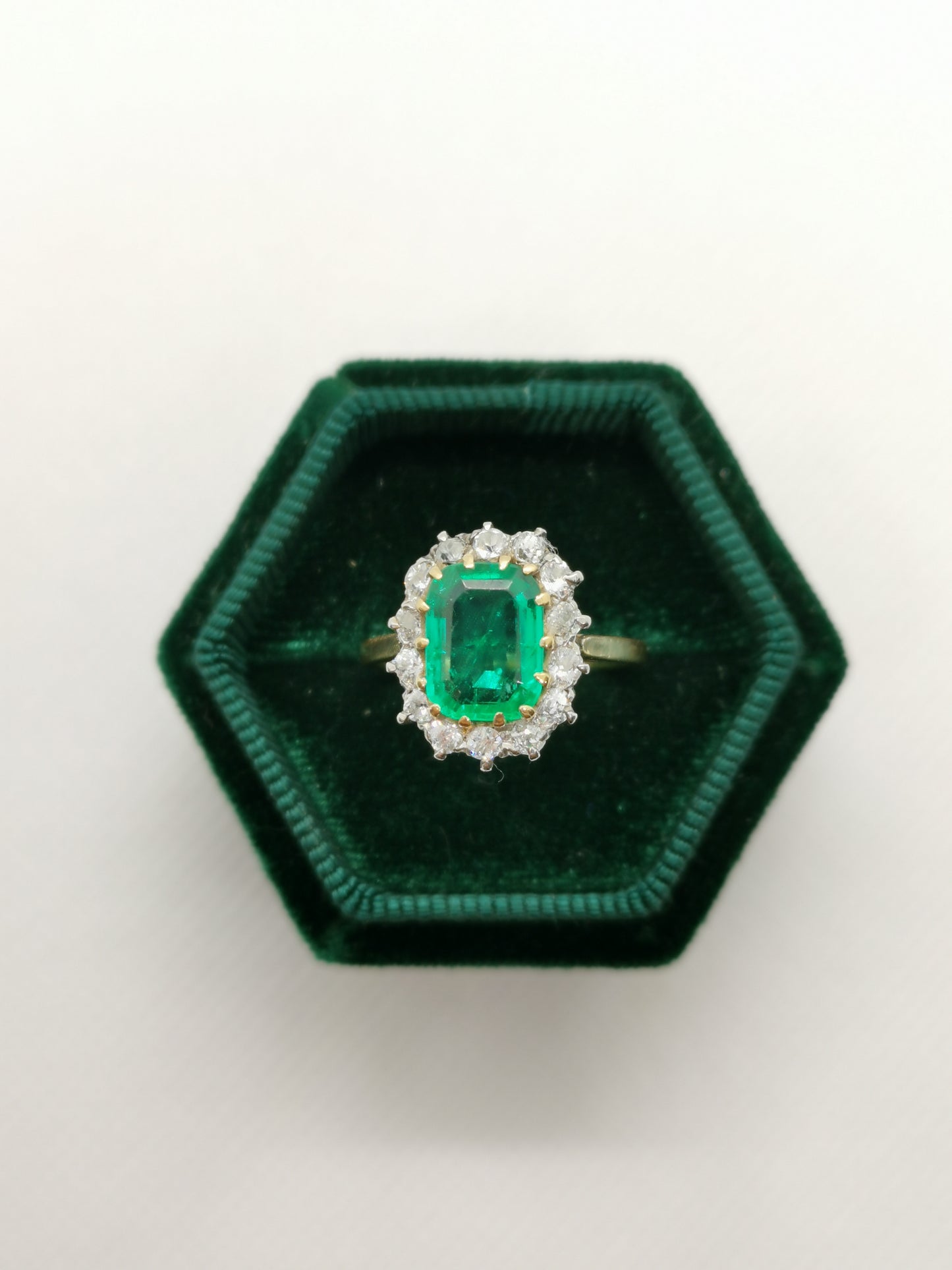 Elegant 18ct Yellow Gold Emerald Diamond Ring – Size N½, 4.88g