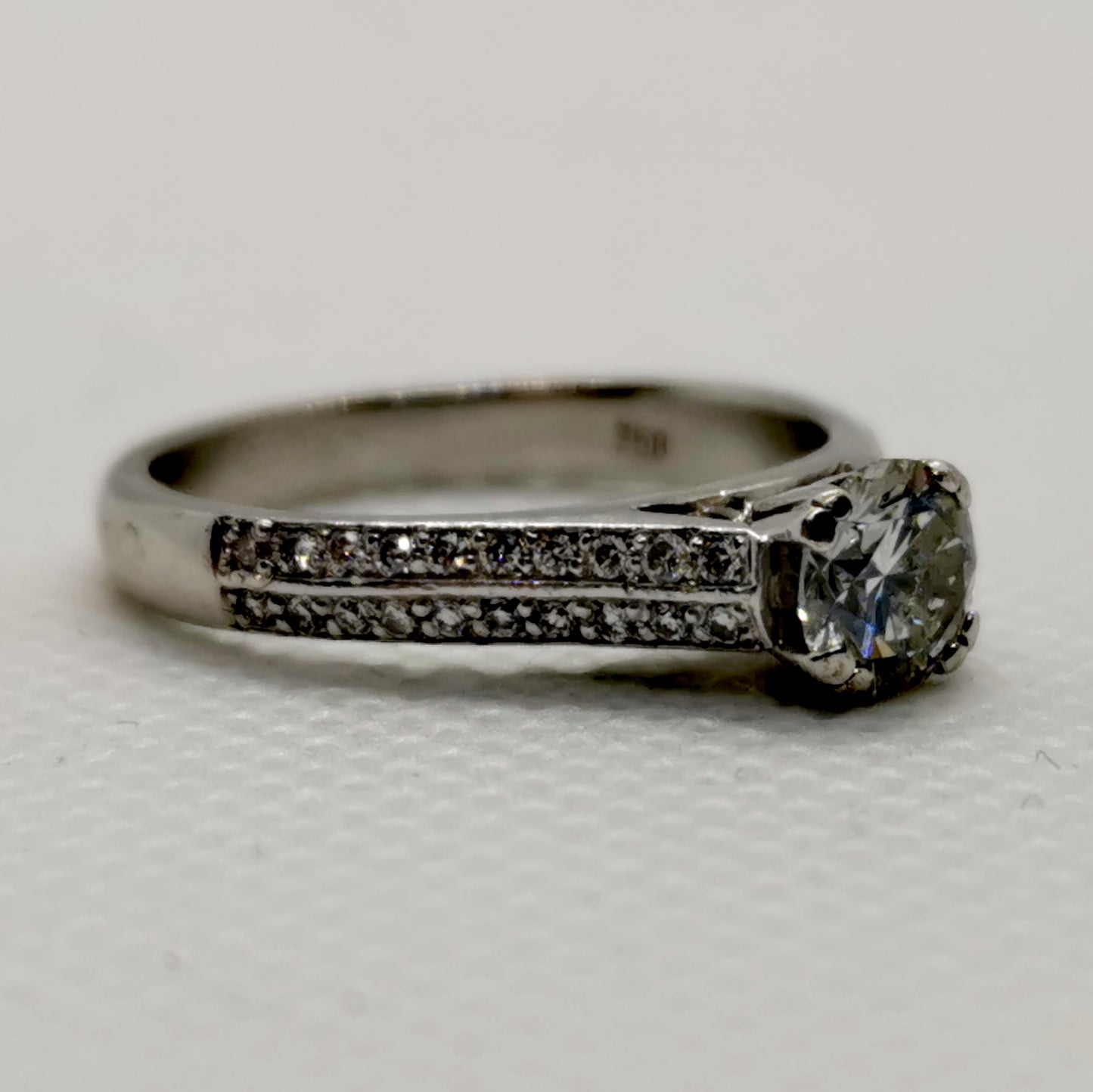 Exquisite 18ct White Gold Diamond Engagement Ring – Size O½, 5.00g